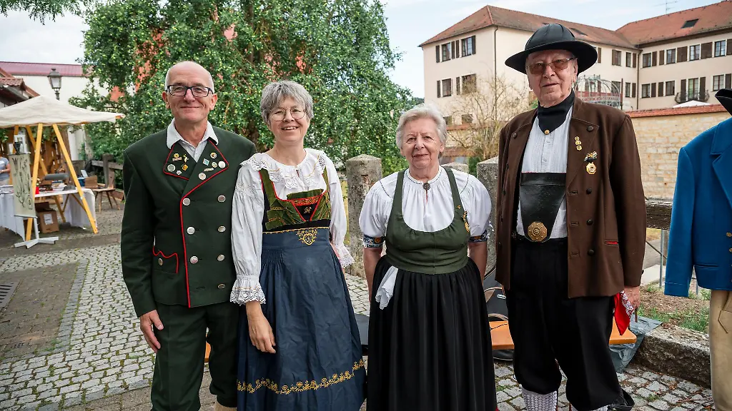 Beim-Tag-der-Franken-stand-Tracht-hoch-im-Kurs