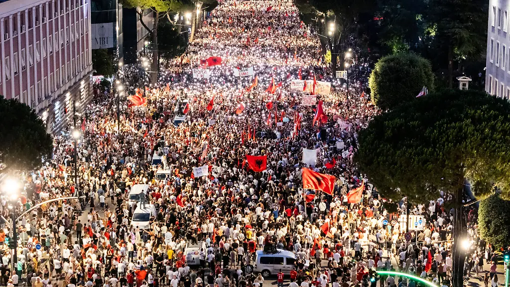 Thousands-Rally-in-Tirana-as-Diaspora-Joins-Day-35-Protest-TIRANA-ALBANIA-JULY-4-2026-Thousands-of-demonstrators-gathered-in-central-Tirana-on-the-35th-consecutive-day-of-protests-against-a-proposed-luxury-tourism-development-project-linked-to-Jared-Kushner-and-other-international-investors-Protesters-including-members-of-the-Albanian-diaspora-environmental-activists-civil-society-organizations-students-and-families-assembled-at-Skanderbeg-Square-before-marching-to-the-Prime-Ministers-Office-calling-for-the-cancellation-of-the-project-and-broader-political-reforms