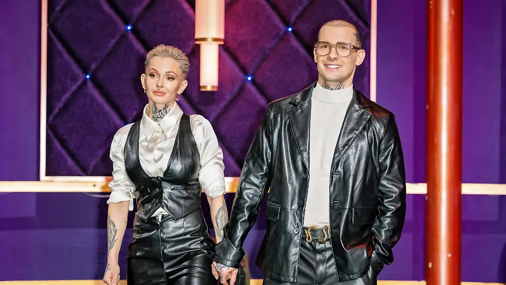 MDR-Riverboat-Schauspieler-Eric-Stehfest-mit-seiner-Ehefrau-Schauspielerin-und-Saengerin-Edith-Stehfest-anlaesslich-der-Aufzeichnung-der-MDR-Talkshow-Riverboat-am-19-11-2024-in-der-Mediacity-Leipzig