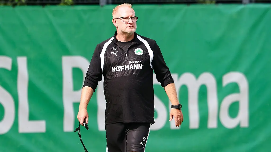 Sah-eine-Niederlage-seiner-Fuerther-im-ersten-Sommertest-Trainer-Heiko-Vogel-Archivbild