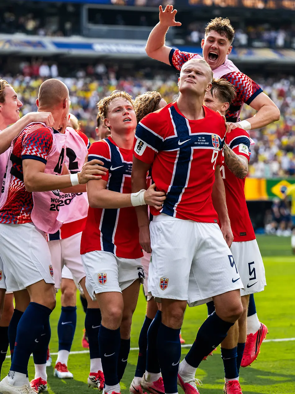 260705-Erling-Braut-Haaland-of-Norway-celebrate-with-team-mates-after-0-2-during-the-FIFA-World-Cup-WM-Weltmeisterschaft-Fussball-2026-round-of-16-football-match-between-Brazil-and-Norway-on-July-5-2026-in-New-Jersey-Photo-Jon-Olav-Nesvold-BILDBYRAN-COP-217-VG0982-bbeng-fotboll-football-soccer-fotball-vm-fotbolls-vm-fotball-vm-fotbolls-vm-2026-fifa-world-cup-2026-new-york-8-delsfinale-round-of-16-brasilien-brazil-brasil-norge-norway-celebration-jubel-July-5-2026-Erling-Braut-Haaland-of-Norway-celebrates-with-his-teammates-after-the-02-victory-during-the-Round-of-16-soccer-match-between-Brazil-and-Norway-at-the-2026-FIFA-World-Cup-on-July-5-2026-in-New-Jersey
