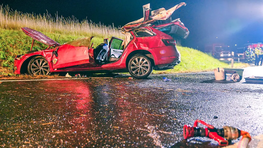 Bei-zwei-Unfaellen-auf-der-A8-wurden-zwei-Menschen-verletzt