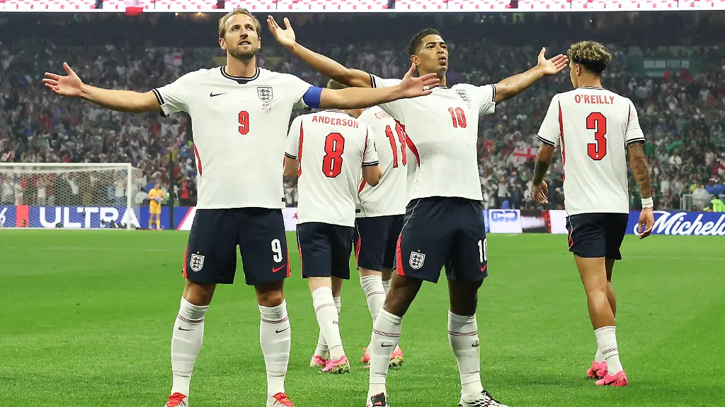 FIFA-World-Cup-WM-Weltmeisterschaft-Fussball-2026-Round-of-16-Mexico-vs-England-Harry-Kane-L-and-Jude-Bellingham-C-of-England-celebrate-a-goal-during-the-FIFA-World-Cup-2026-Round-of-16-soccer-match-between-Mexico-and-England-in-Mexico-City-Mexico-05-July-2026