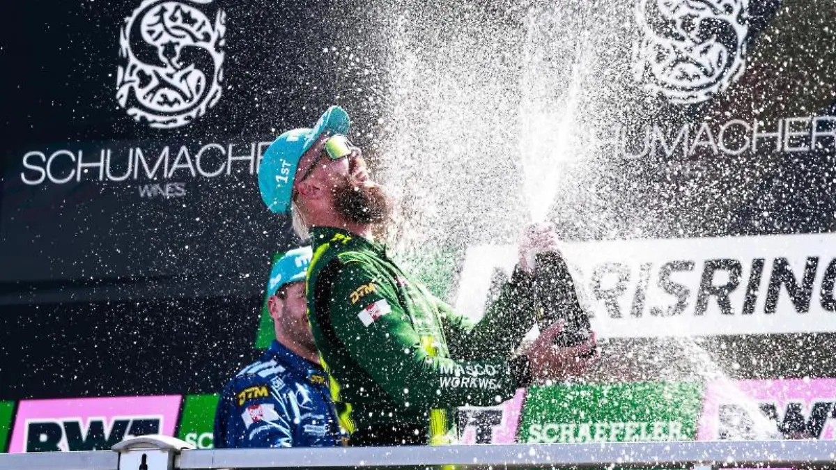 Riesenjubel-bei-Nicki-Thiim-ueber-seinen-zweiten-DTM-Sieg
