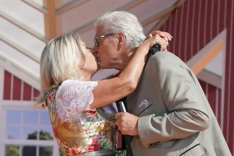 Marianne-und-Michael-Immer-wieder-sonntags-Folge-12-Finale-Stimmung-und-Emotionen-bei-der-letzten-Livesendung-vor-etwa-2500-Besuchrn-Deutschland-Rust-Europapark-04-09