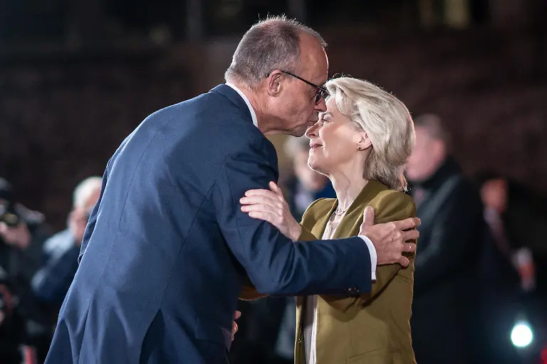 Friedrich-Merz-Bundeskanzler-begruesst-Ursula-von-der-Leyen-Praesidentin-Europaeische-Kommission-am-Kanzleramt