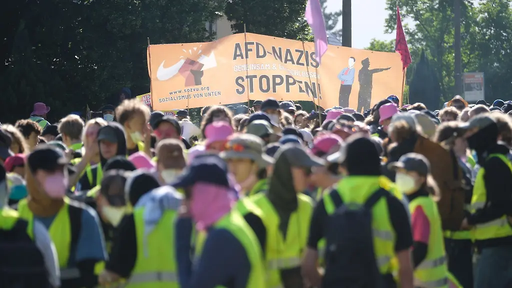 Die-Proteste-gegen-den-AfD-Parteitag-verliefen-weitgehend-friedlich