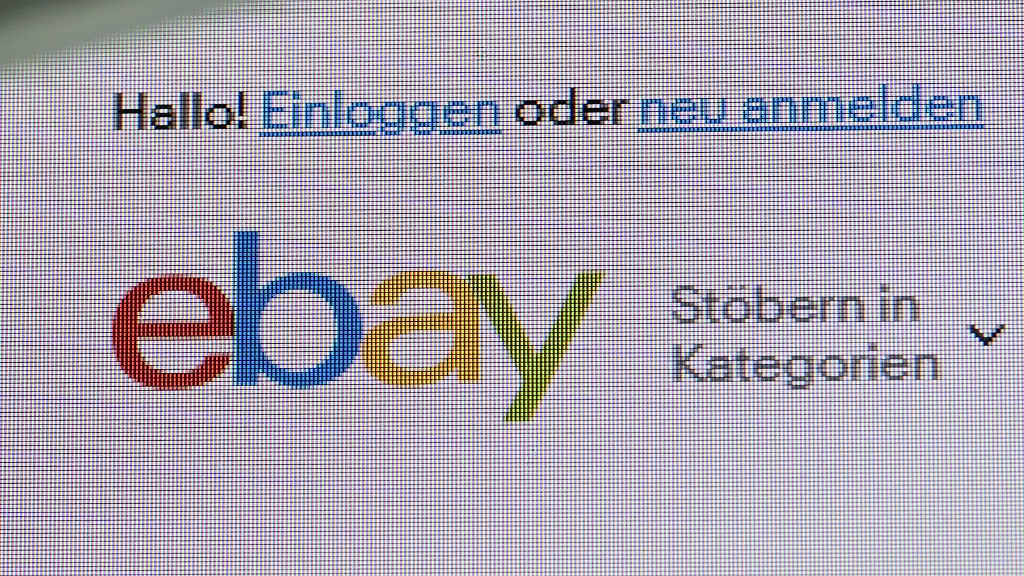 Auf-einem-Computerbildschirm-ist-das-Logo-der-Handelsplattform-Ebay-zu-sehen-Ebay-verstoesst-nach-Erkenntnissen-der-Bundesnetzagentur-gegen-Nutzerrechte-Digital-Service-Act