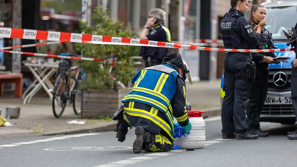 Vor-etwas-mehr-als-zwei-Jahren-hatte-es-bei-dem-Saeureangriff-vor-einem-Cafe-in-der-Innenstadt-mehrere-Verletzte-gegeben