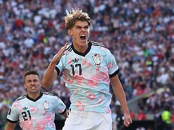 Fussball Maenner WM 2026 USA Belgien Finalrunde Achtelfinale Seattle Stadion Der Belgier Charles De Ketelaere Jubelt Nach Seinem Tor Zum 0 1