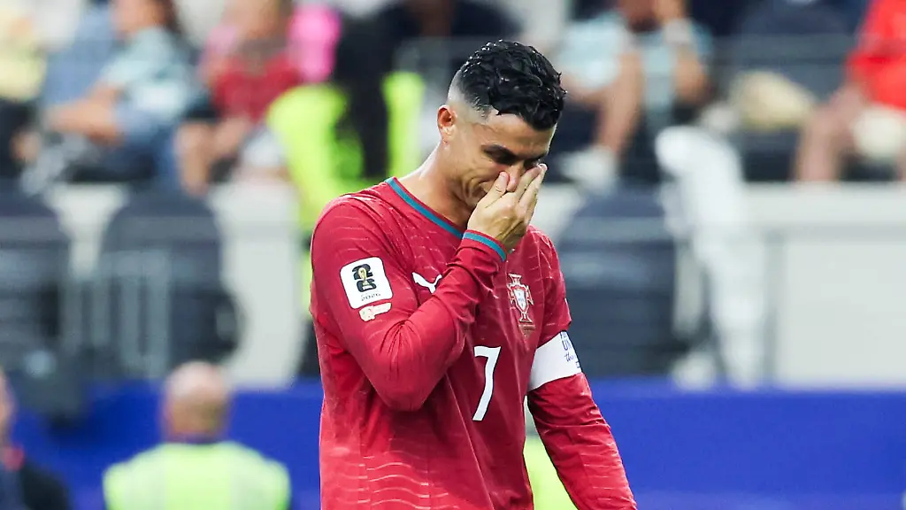 July-6-2026-Arlington-Tx-United-States-Cristiano-Ronaldo-cries-after-Portugal-s-1-0-defeat-to-Spain-the-Round-of-16-match-at-the-FIFA-World-Cup-WM-Weltmeisterschaft-Fussball-at-Dallas-Stadium-in-Texas-United-States-on-Monday-July-06-2026