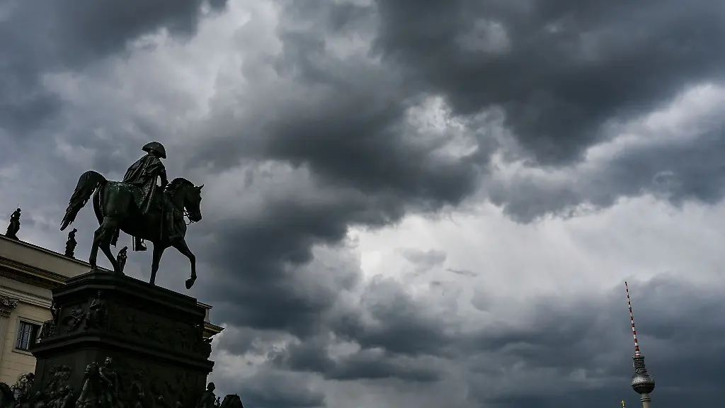Wolken-und-Regen-sorgen-in-der-Hauptstadtregion-fuer-graue-Tage