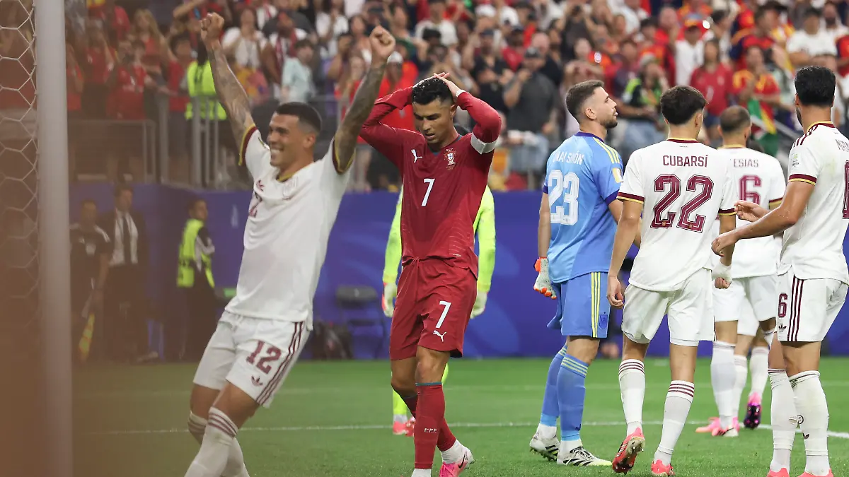 260707-DALLAS-July-7-2026-Cristiano-Ronaldo-2nd-L-of-Portugal-reacts-after-the-round-of-16-match-between-Spain-and-Portugal-at-the-2026-FIFA-World-Cup-WM-Weltmeisterschaft-Fussball-at-Dallas-Stadium-in-Dallas-the-United-States-July-6-2026-SPU-S