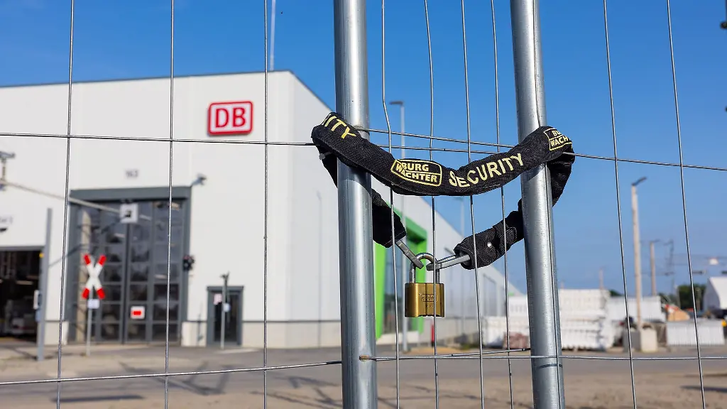 Erst-vor-rund-vier-Wochen-wurde-am-Bahngelaende-in-Cottbus-eine-Bombe-entschaerft