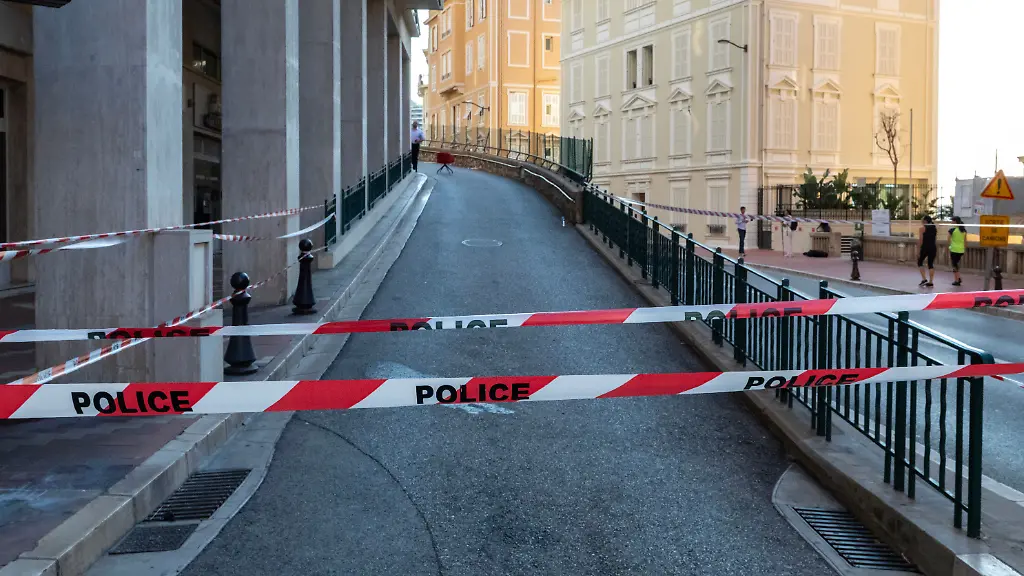 A-damaged-entrance-to-the-Sun-s-Palace-residential-building-following-the-explosion-of-a-parcel-bomb-in-Monte-Carlo-Monaco-on-June-29-2026-The-blast-which-occurred-at-around-9-00-p-m-injured-Ukrainian-businessman-Vadym-Yermolaiev-and-two-other-people-Police-searched-Monaco-and-neighboring-areas-of-France-for-a-suspect-reportedly-seen-leaving-a-bag-or-parcel-in-the-building-s-lobby-before-the-explosion-Authorities-have-opened-an-investigation-for-attempted-murder