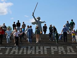 "Patriotisch" in den Urlaub: Sommer, Sonne, Sowjethelden - Russlands neue Reiserouten