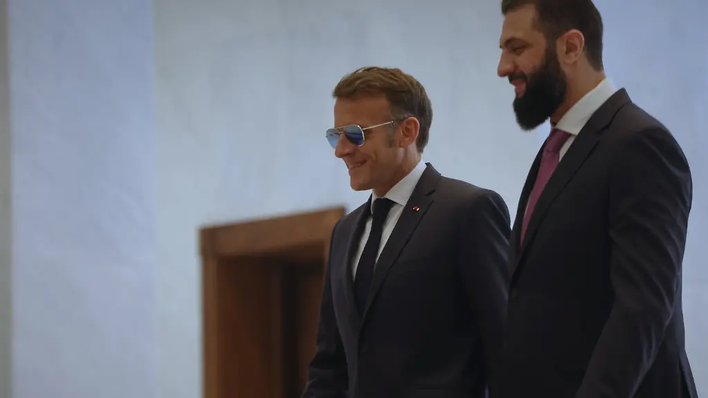 07-07-2026-Syrien-Damaskus-Der-syrische-Praesident-Ahmed-al-Scharaa-r-trifft-im-Praesidentenpalast-auf-den-franzoesischen-Praesidenten-Emmanuel-Macron