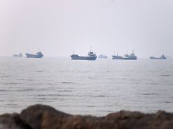 Katar macht Iran verantwortlich: Tanker droht nach Angriff nahe Straße von Hormus zu explodieren