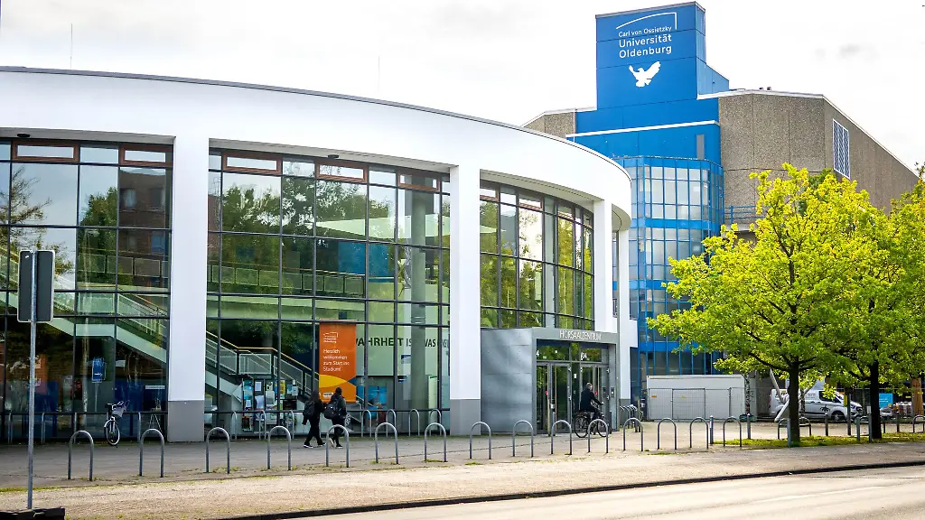 Alle-18-Hochschulen-wie-hier-die-Universitaet-Oldenburg-sollen-von-dem-Investitionsprogramm-profitieren-sagt-Wissenschaftsminister-Falko-Mohrs-SPD