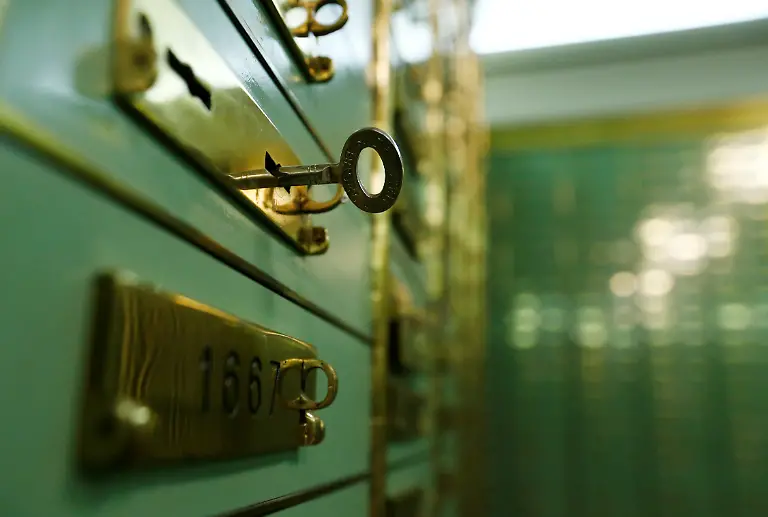 2017-09-08T000000Z-400816207-RC1271766530-RTRMADP-3-GLOBAL-BANKS