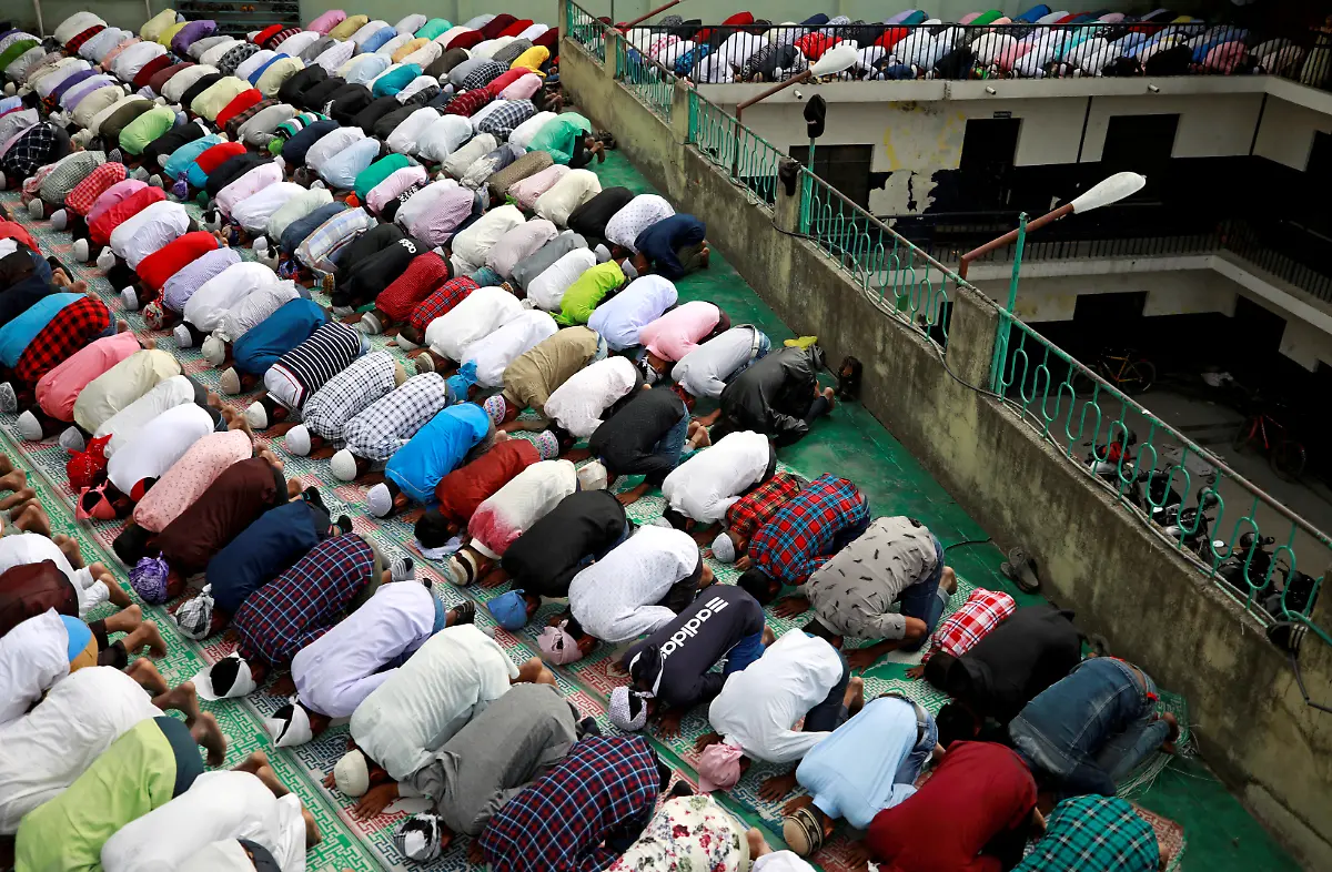 2020-05-25T055833Z-762096161-RC1FB6A56480-RTRMADP-3-HEALTH-CORONAVIRUS-EID-NEPAL