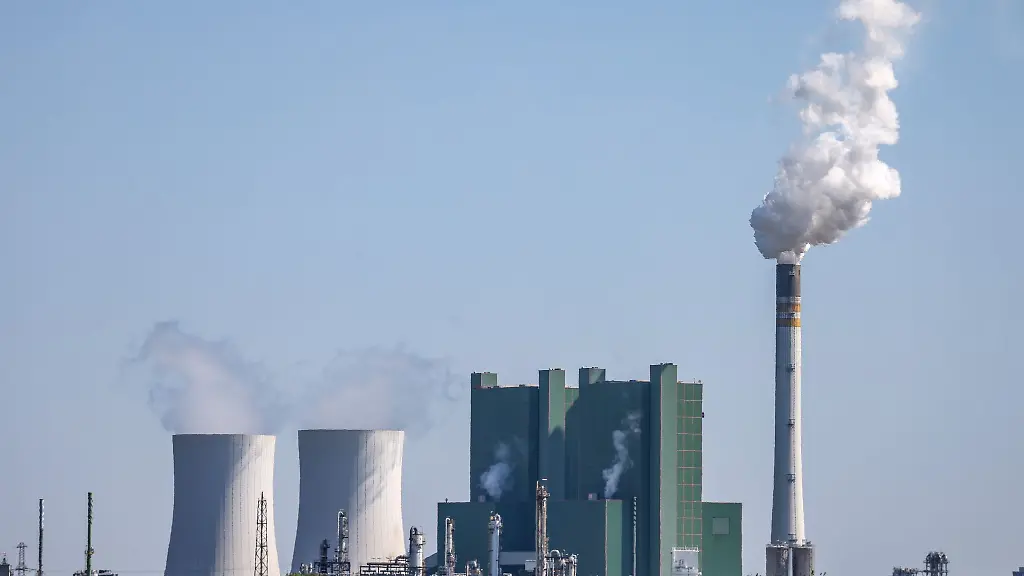 Das-Braunkohlekraftwerk-Schkopau-koennte-nach-einer-geplanten-Aenderung-der-Kraftwerksstrategie-des-Bundes-bessere-Chancen-auf-eine-Umruestung-auf-Erdgas-erhalten