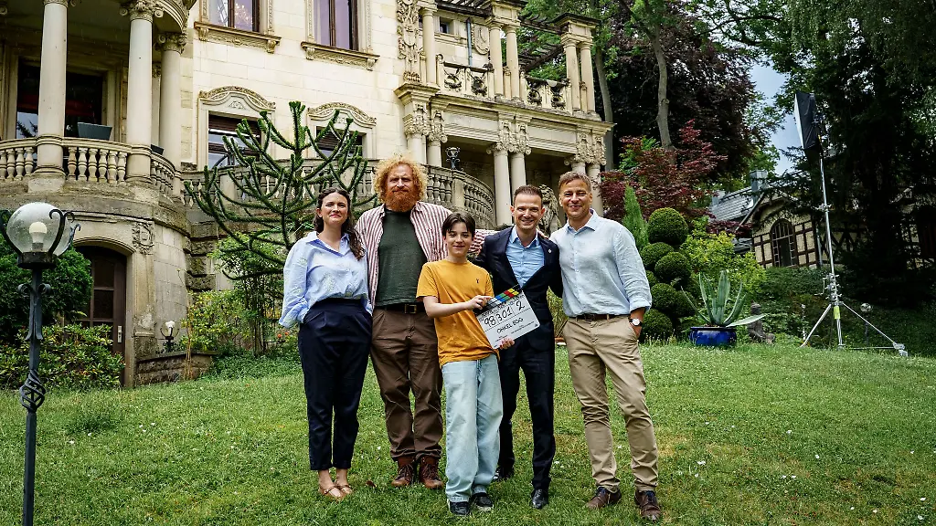 Staatskanzlei-Chef-Stefan-Gruhner-hat-das-Filmteam-am-Set-des-deutsch-norwegischen-Kinofilms-Uncle-Egg-besucht