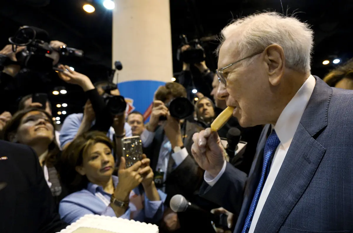 2015-05-02T120000Z-1266888195-GF10000081506-RTRMADP-3-BERKSHIRE-BUFFET