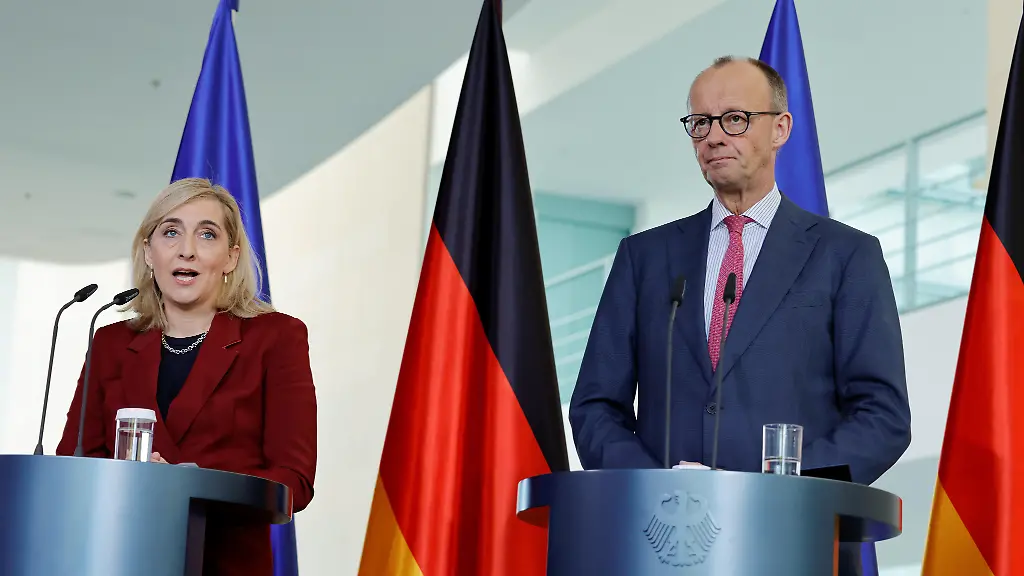 Nina-Warken-Bundesministerin-fuer-Gesundheit-Friedrich-Merz-Bundeskanzler-Deutschland-Berlin-Bundeskanzleramt-Pressestatement-des-BK-und-BMin-Warken-nach-der-Kabinettsitzung