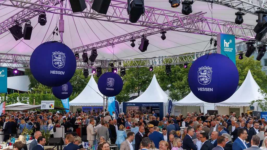 Im-Mittelpunkt-des-Hessenfestes-steht-in-diesem-Jahr-der-80-Geburtstag-des-Landes-Hessen