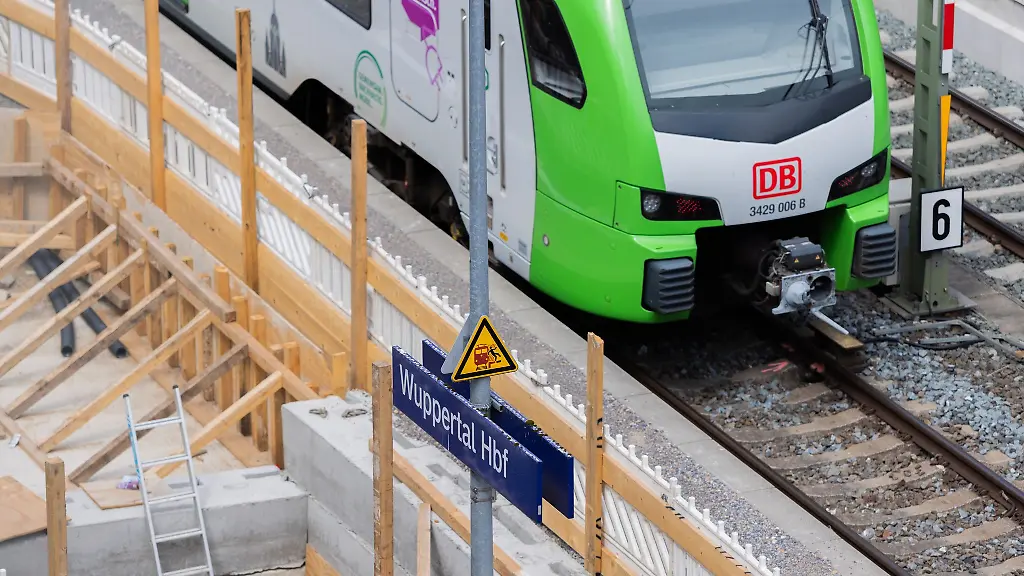 Gut-fuenf-Monate-lang-wurde-rund-um-Wuppertal-an-den-Gleisen-und-den-Bahnhoefen-gearbeitet