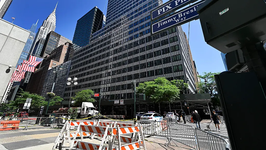 NYPD-officers-stopping-traffice-and-pedestrians-from-accessing-42nd-street-between-third-and-second-avenue-as-emergency-repairs-are-being-made-at-the-former-Pfizer-Headquarters-on-42nd-Street-where-support-columns-inside-the-building-buckled-under-the-weight-of-contruction-New-York-NY-July-8-2026-Evacuated-residents-and-hotel-guests-have-been-allowed-to-return-as-the-damaged-high-rise-which-is-going-through-an-office-to-residential-conversion-is-being-inspected-by-the-city