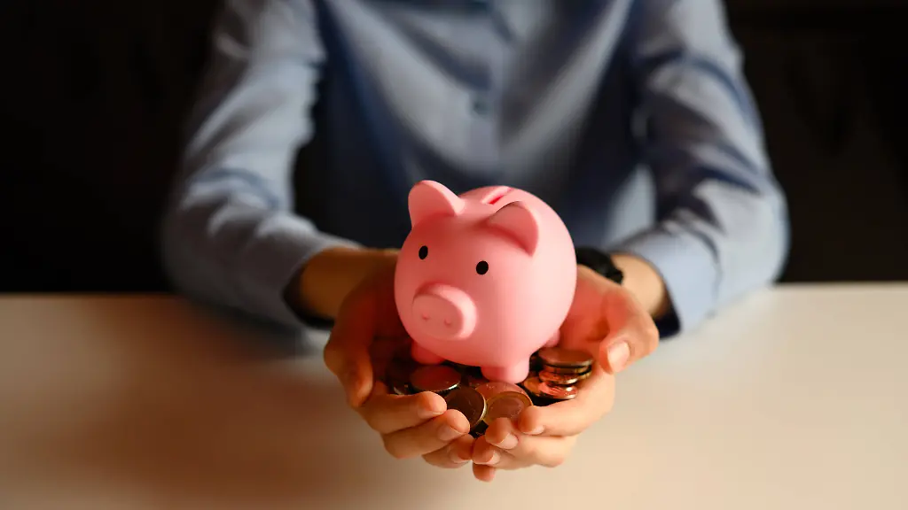 Einigen-Bank-bieten-Tagesgeldkonten-die-sich-hervorragend-zum-Ansparen-eines-Notgroschens-eignen