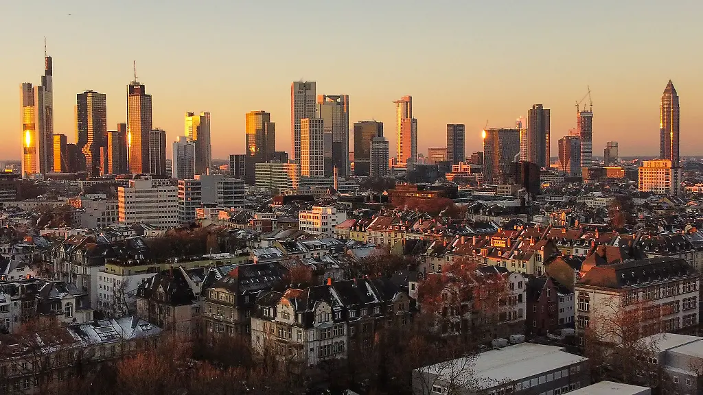 Die-Bevoelkerung-in-Frankfurt-ist-in-den-vergangenen-Jahren-weiter-deutlich-gewachsen-nicht-aber-insgesamt-in-Hessens-Landkreisen