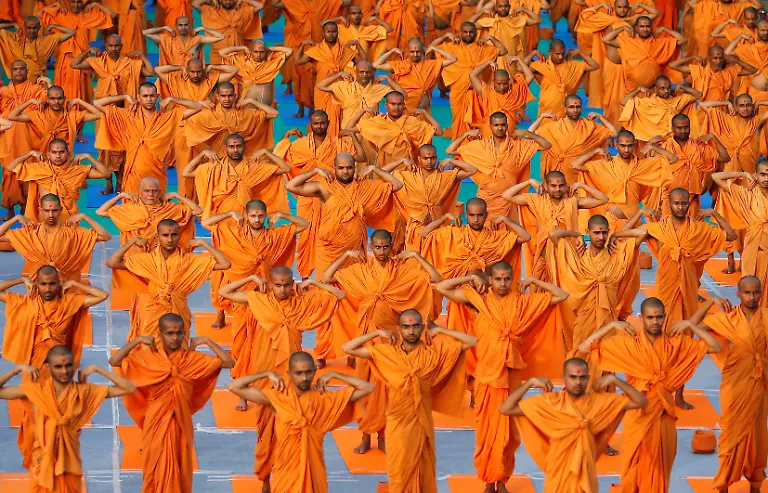 2019-06-21T000000Z-2118935829-RC1529C62A80-RTRMADP-3-YOGA-DAY-INDIA