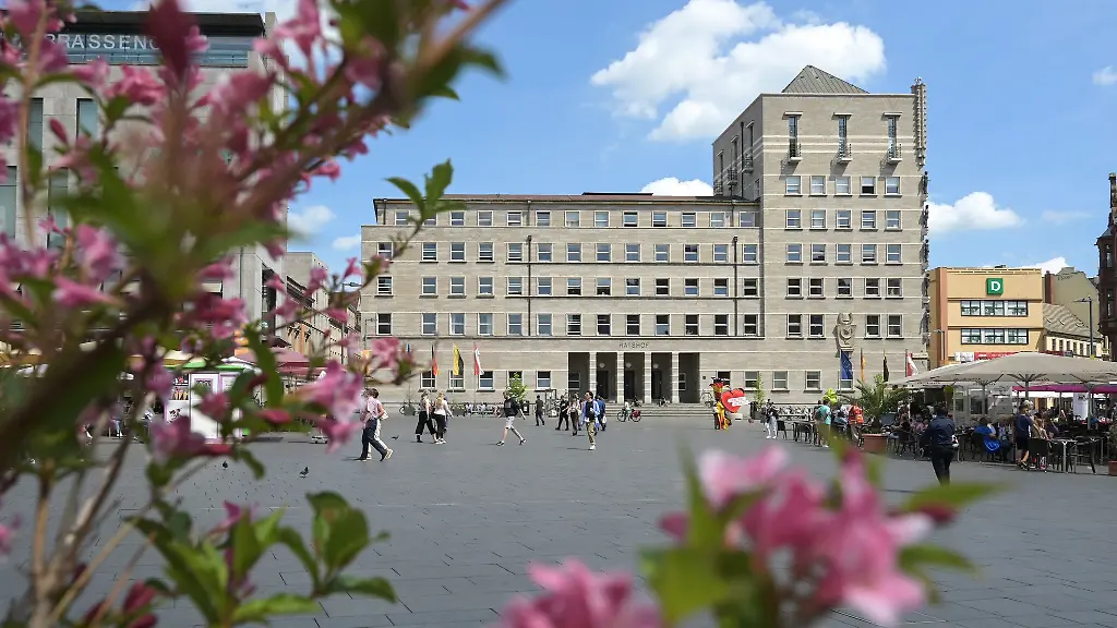 40-Prozent-der-gesamten-Schulden-tragen-die-kreisfreien-Staedte-Halle-Magdeburg-und-Dessau-Rosslau