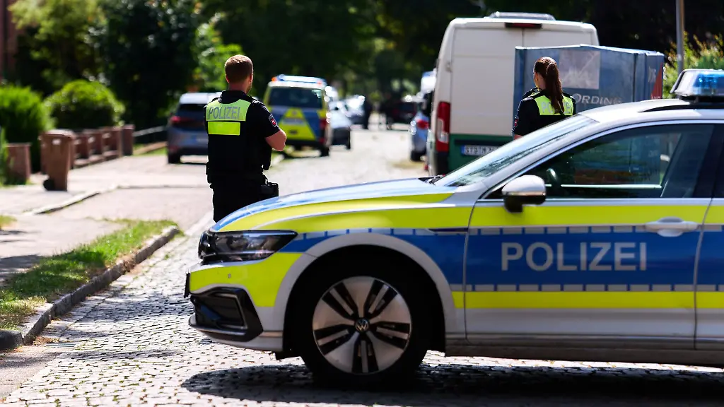 Erst-vor-wenigen-Tagen-war-die-Polizei-nach-den-toedlichen-Schuessen-an-einer-Jugendeinrichtung-in-Stade-im-Grosseinsatz