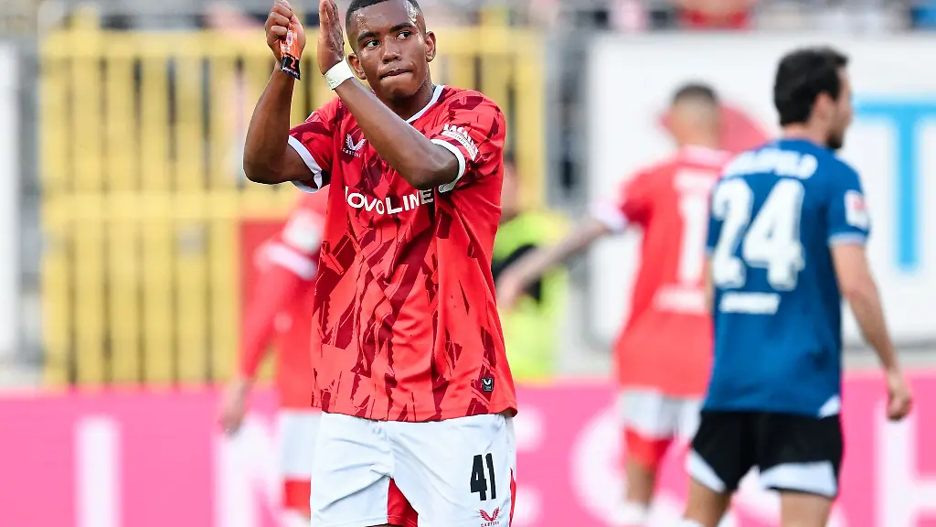 David-Schramm-hat-seinen-Vertrag-beim-1-FC-Kaiserslautern-verlaengert