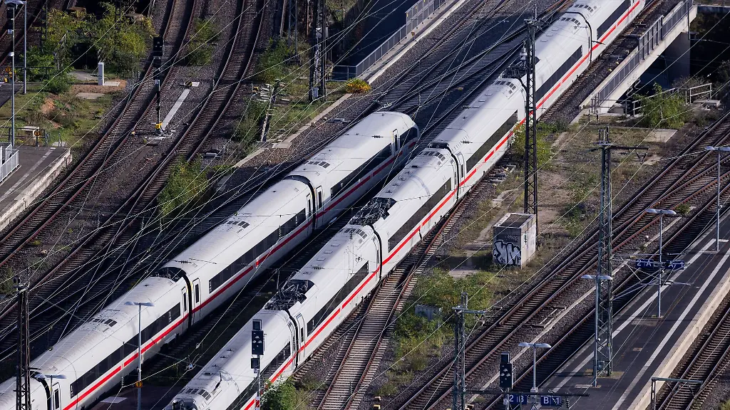 Die-Bahn-streicht-ab-Samstag-vereinzelte-ICE-Haltepunkte-in-Duesseldorf-und-im-Ruhrgebiet-Die-Kunden-muessen-auf-die-Nachbarorte-ausweichen