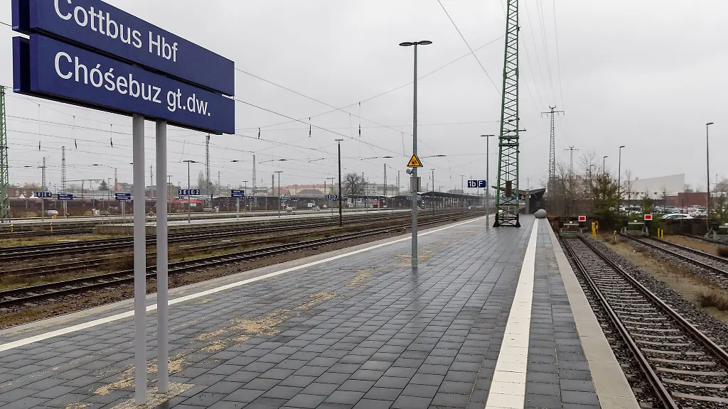 Der-Zugverkehr-am-Cottbuser-Hauptbahnhof-war-wegen-der-Bomben-Entschaerfung-eingestellt