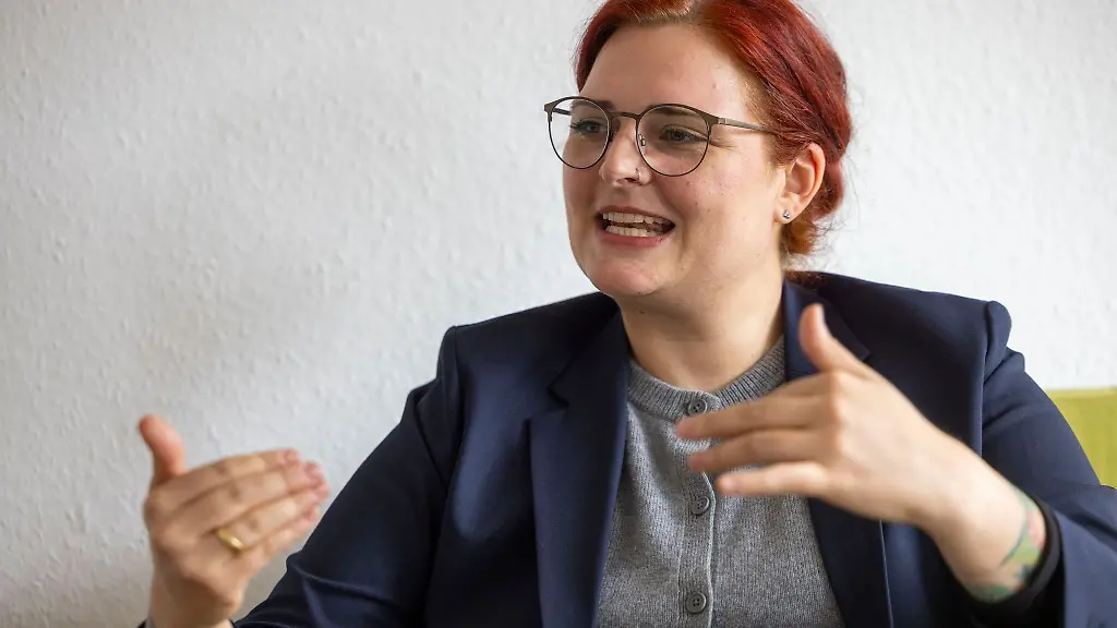 Pia-Schellhammer-parlamentarische-Geschaeftsfuehrerin-der-Gruenen-Fraktion-hat-die-Hoffnung-dass-aus-einer-noetigen-Kommunalreform-auch-eine-positive-Zukunftsidee-entstehen-kann