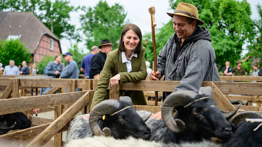 Ministerin-Miriam-Staudte-beim-Heidschnuckentag