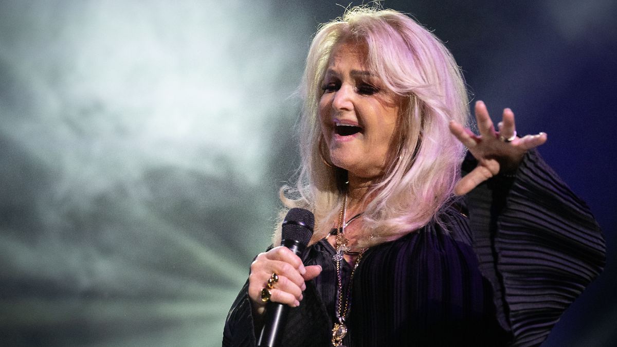 von-bohlen-bis-k-nig-carl-gustaf-die-trauer-um-bonnie-tyler-ist-riesig