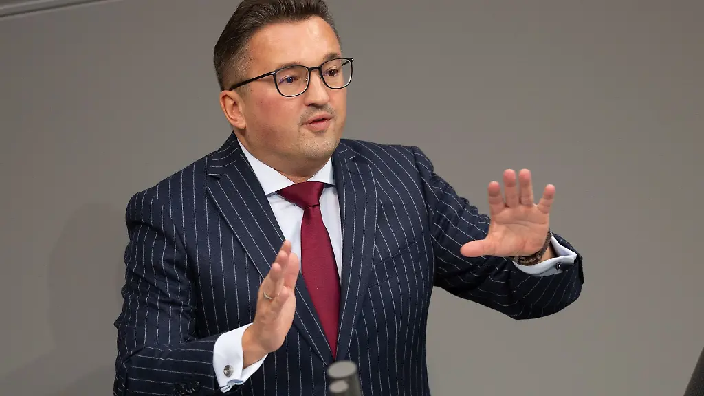 Carsten-Koerber-CDU-sieht-auch-im-Fall-einer-VW-Schliessung-eine-Zukunft-fuer-den-Automobilbau-in-Zwickau