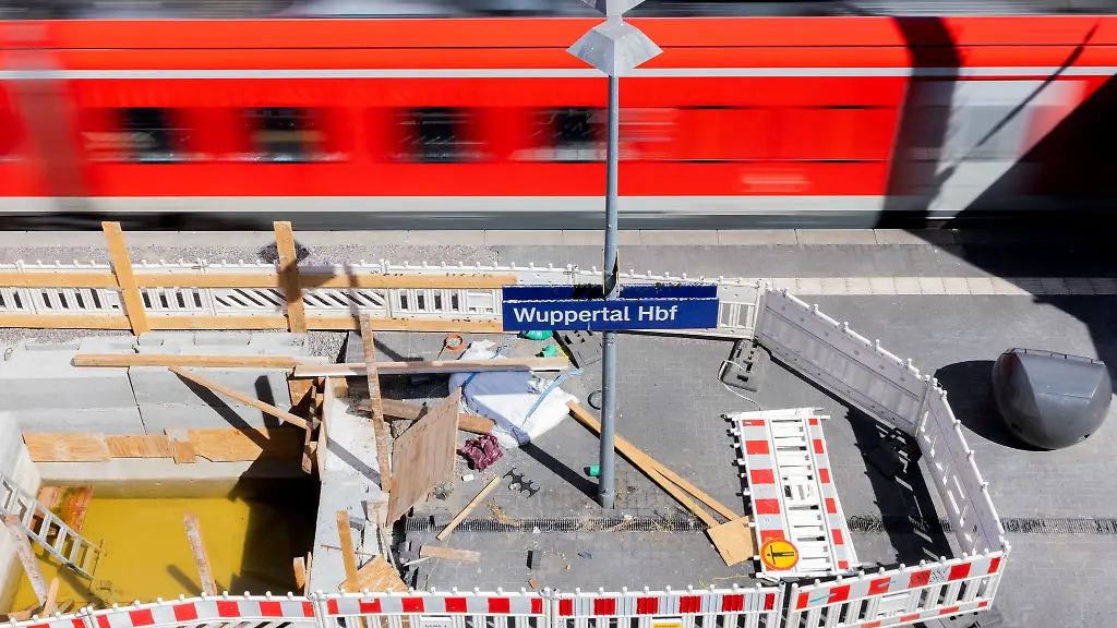 Fuer-die-bundesweit-rund-40-geplanten-Generalsanierungen-in-Deutschland-investiert-die-Bahn-Milliardensummen