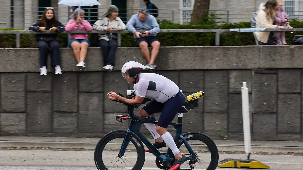 Ein-Bild-von-der-Triathlon-Europameisterschaft-Auch-an-diesem-Wochenende-werden-fuer-den-Triathlon-in-Hamburg-Strassen-gesperrt