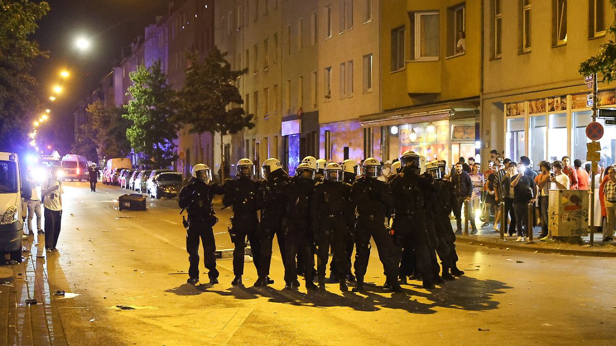 Düsseldorf: Ausschreitungen nach WM-Aus Marokkos mit Flaschenwürfen