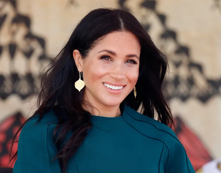 Finding-Freedom-File-photo-dated-25-10-18-of-the-Duchess-of-Sussex-who-was-given-training-in-everything-from-curtsying-to-surviving-kidnapping-attempts-to-prepare-her-for-life-in-the-royal-family-a-new-book-claims-Issue-date-Tuesday-August-11-2020-In-the-early-days-of-her-relationship-with-the-Harry-Meghan-was-also-given-advice-about-the-jewellery-she-was-wearing-after-she-bought-a-300-US-dollars-GBP-230-14-carat-gold-chain-with-the-initials-M-and-H-See-PA-story-ROYAL-Sussex-Training