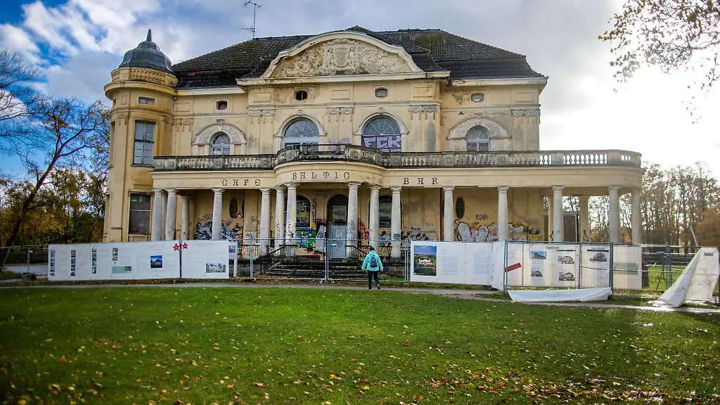 Seit-ueber-drei-Jahrzehnte-steht-die-historische-Villa-Baltic-in-Kuehlungsborn-leer-und-verfaellt