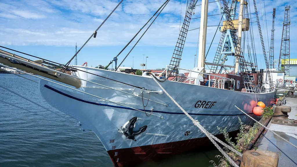 Seit-2022-ist-die-Greif-zur-Sanierung-in-Stralsund